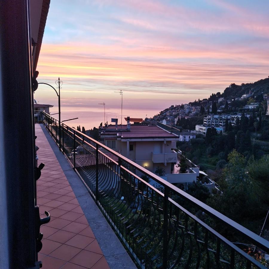 La Perla Apartment Taormina Bagian luar foto